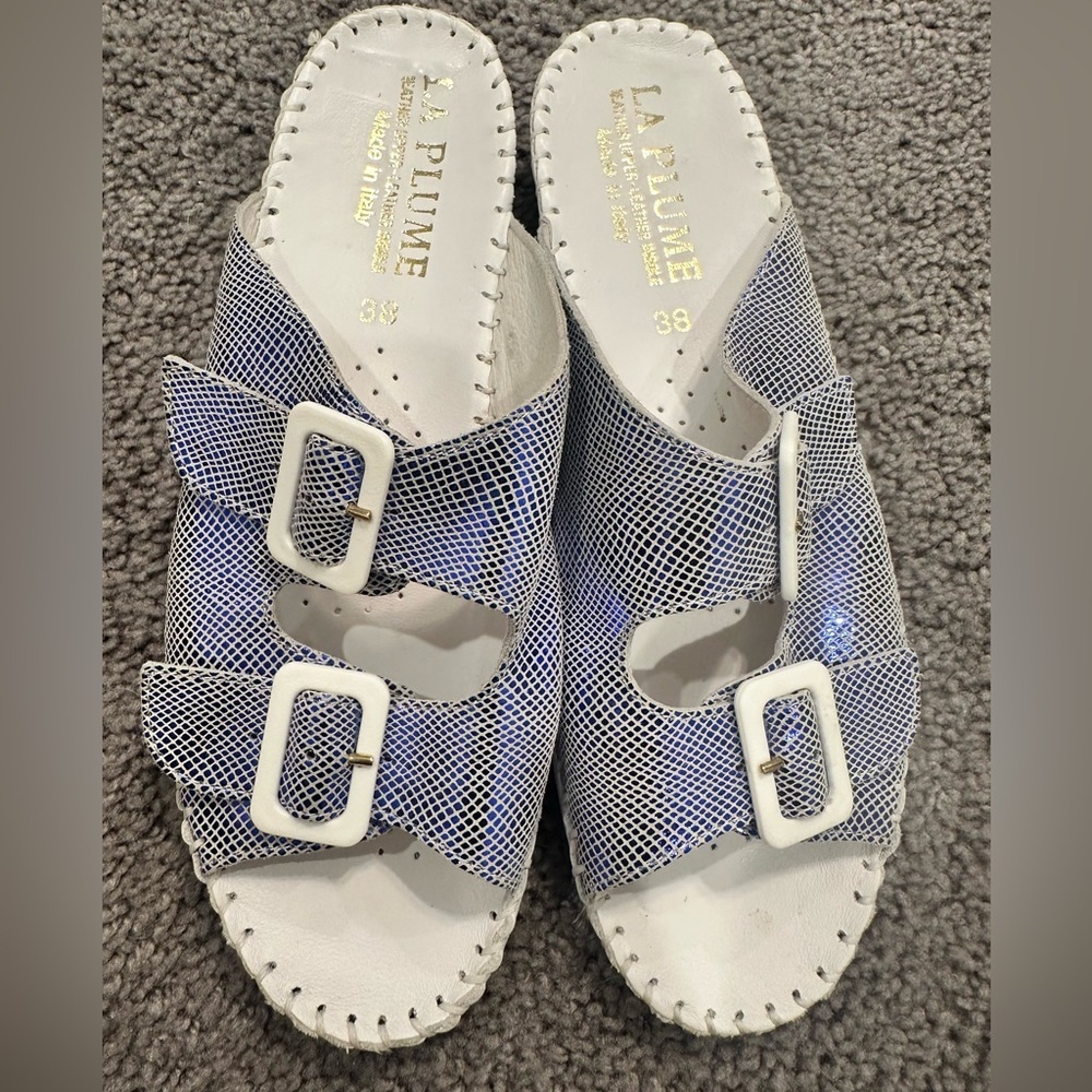 La Plume Women's Silver Buckle Sandals